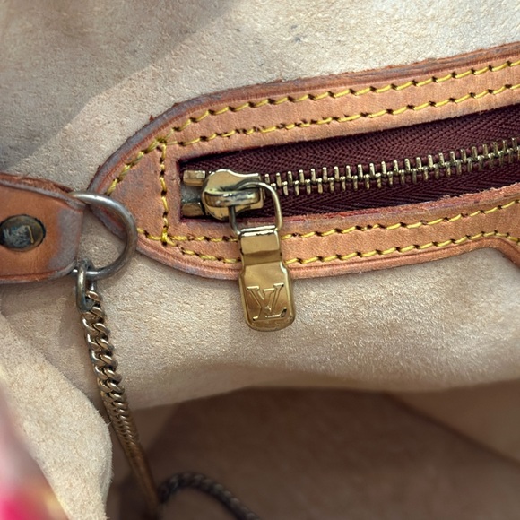 1. LOUIS VUITTON MONOGRAM PETIT BUCKET BAG. - Picture 5 of 14